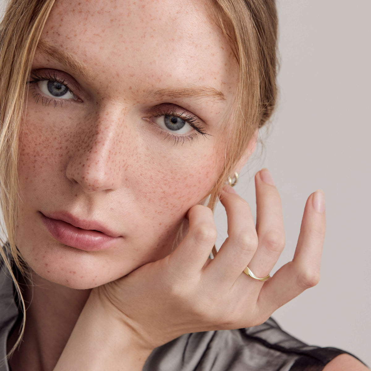 Mobius Ring - Gold On Model