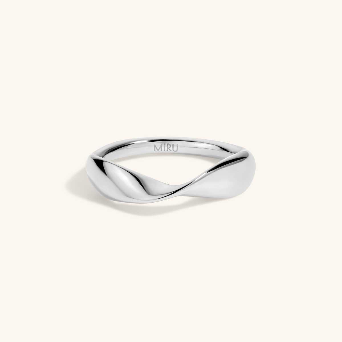 Möbius Ring in silver – front view