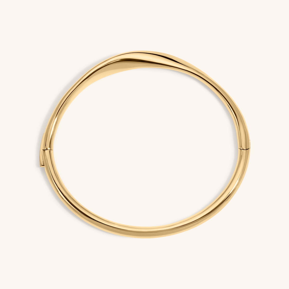 Möbius Bangle in gold – top view
