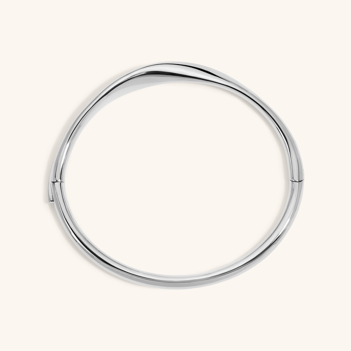 Möbius Bangle in silver – top view