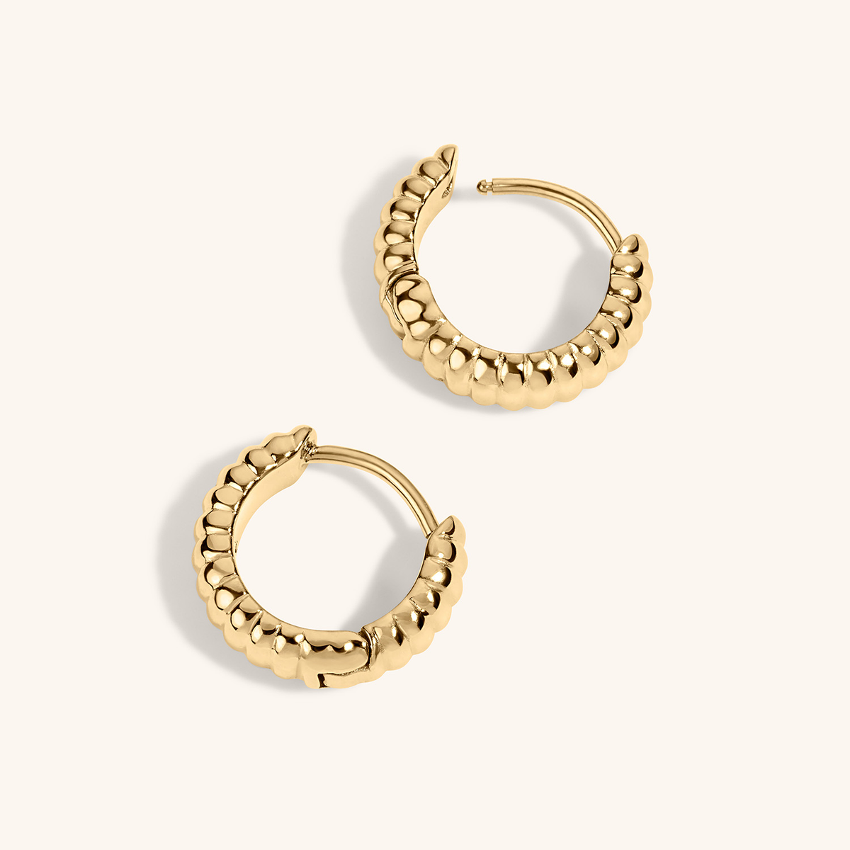 Plisse Huggie Hoops, 13mm - Gold