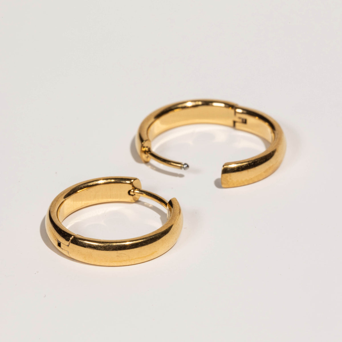 Bold Hoops, 15mm in Gold