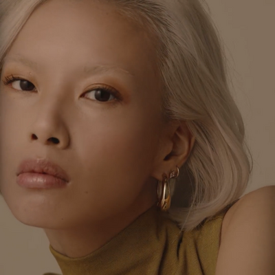 Classic Huggie Hoops in 14k Gold on Model Video