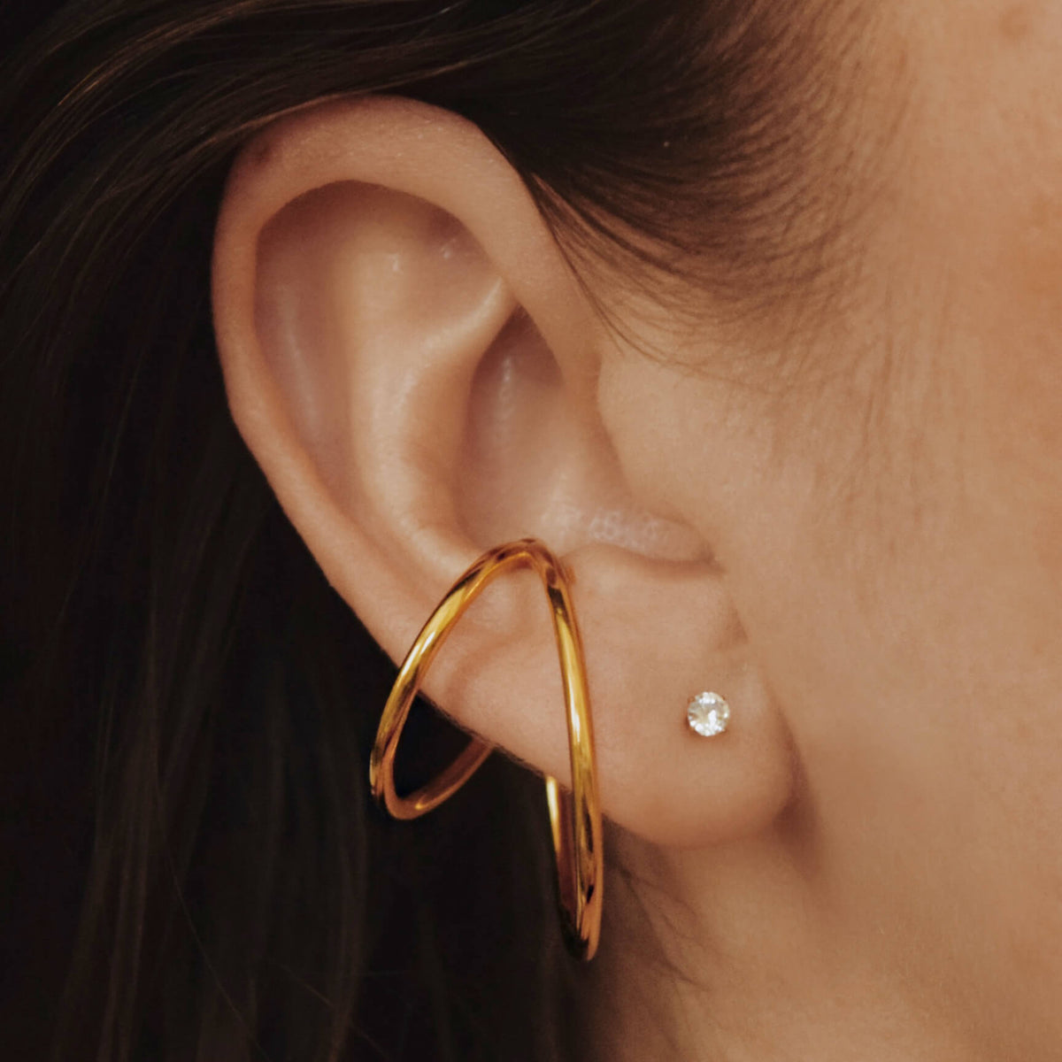 Celestial Crystal Solitaire Threaded Flat Back Earring on model (Titanium - Gold)